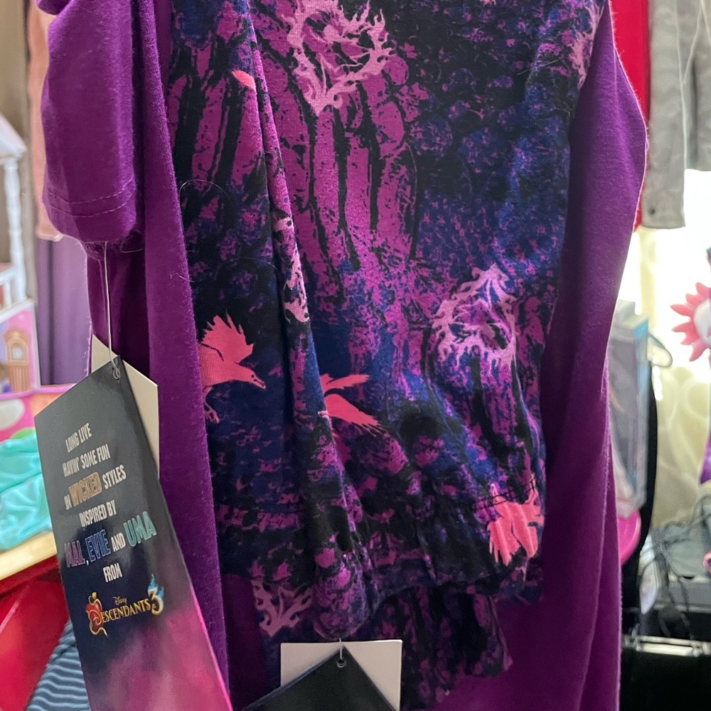 Disney descendent girls new with tags leggings and cold shoulder top